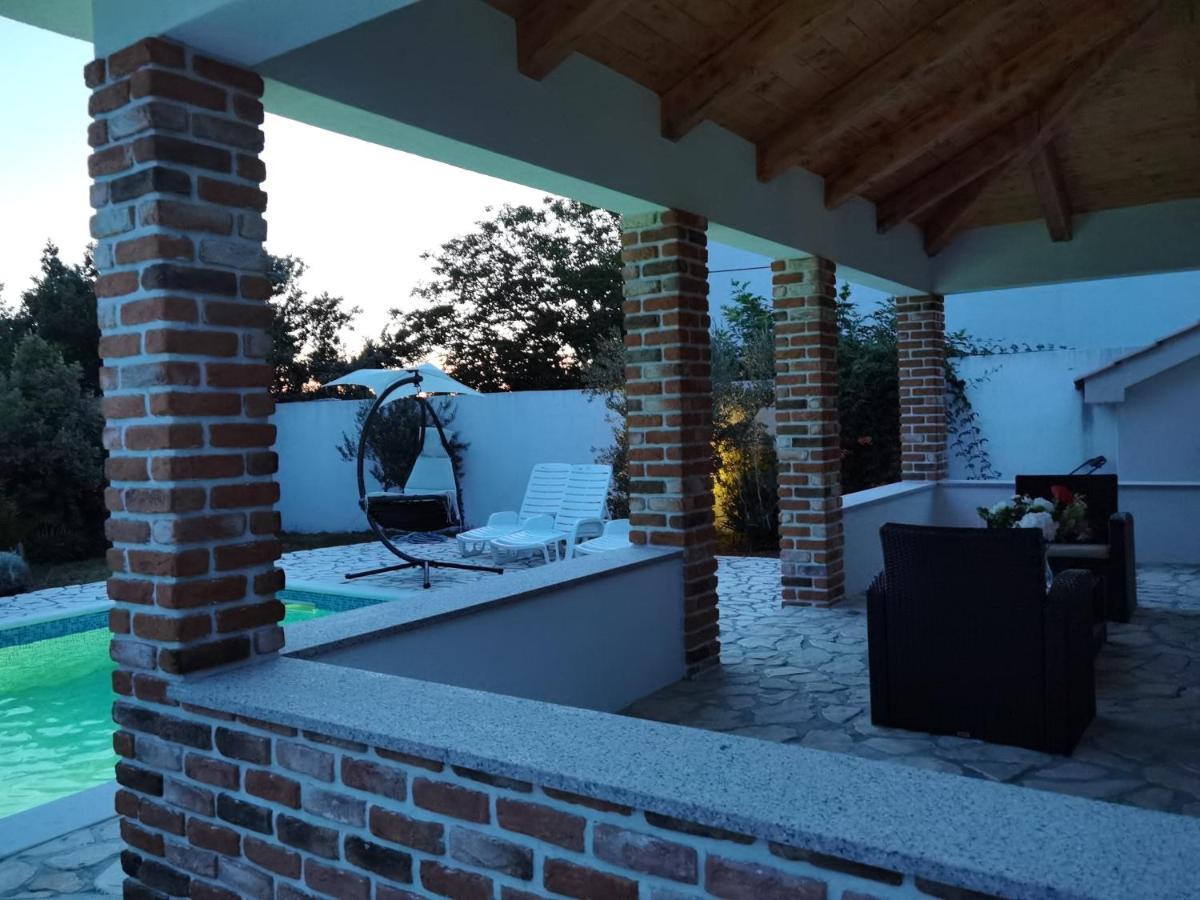 Holiday Homes Sintija Kampor Extérieur photo